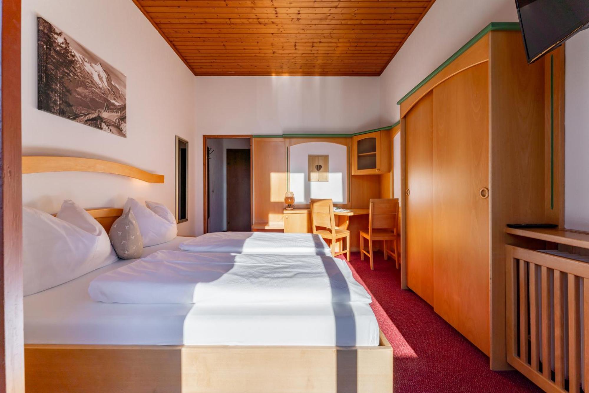 Hotel Gasthof Post บรุค อันแดร์ โกรสส์กลอคเนอร์ชตราสเซอ ภายนอก รูปภาพ